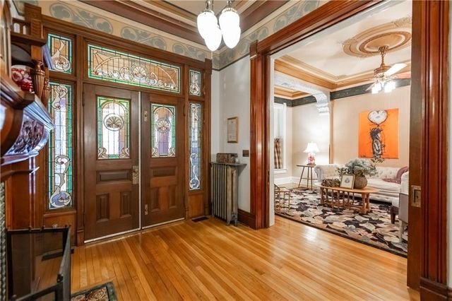425 Gladstone Boulevard, Kansas City, MO 64124