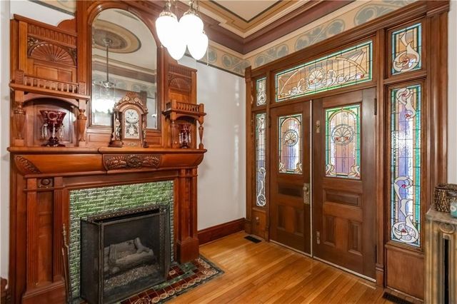 425 Gladstone Boulevard, Kansas City, MO 64124