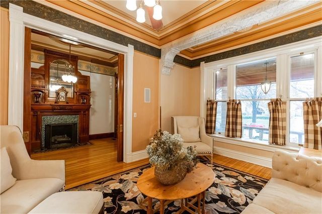 425 Gladstone Boulevard, Kansas City, MO 64124