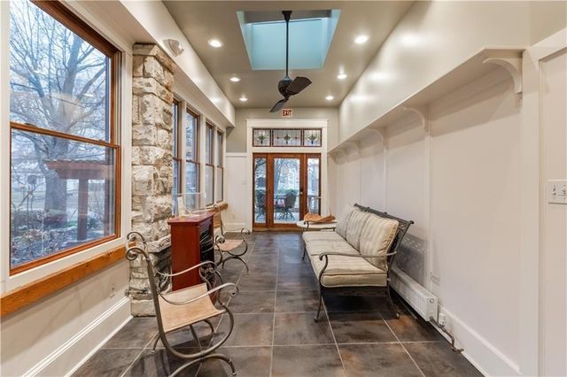 425 Gladstone Boulevard, Kansas City, MO 64124