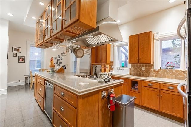 425 Gladstone Boulevard, Kansas City, MO 64124