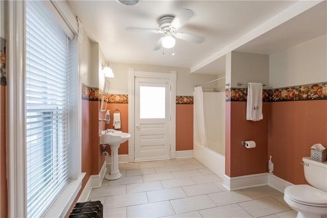 425 Gladstone Boulevard, Kansas City, MO 64124