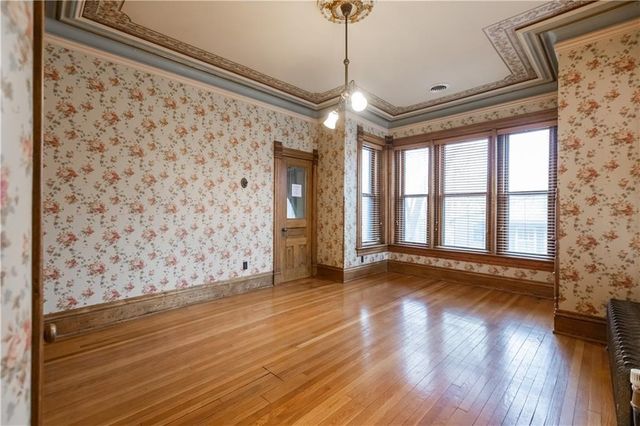425 Gladstone Boulevard, Kansas City, MO 64124