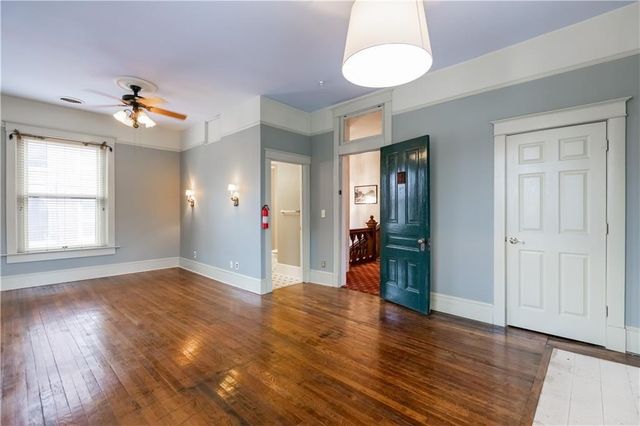 425 Gladstone Boulevard, Kansas City, MO 64124