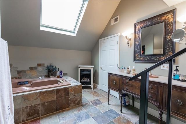 425 Gladstone Boulevard, Kansas City, MO 64124