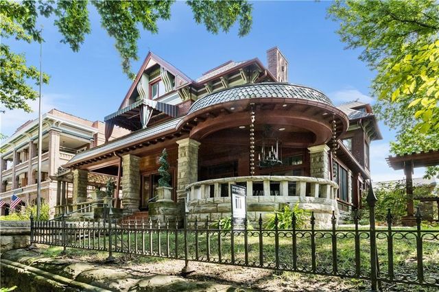 425 Gladstone Boulevard, Kansas City, MO 64124