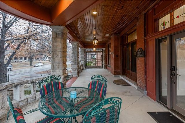 425 Gladstone Boulevard, Kansas City, MO 64124
