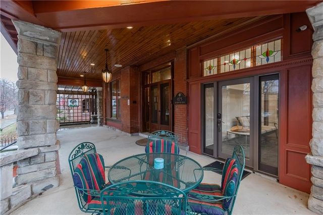 425 Gladstone Boulevard, Kansas City, MO 64124