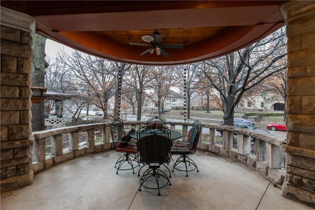 425 Gladstone Boulevard, Kansas City, MO 64124