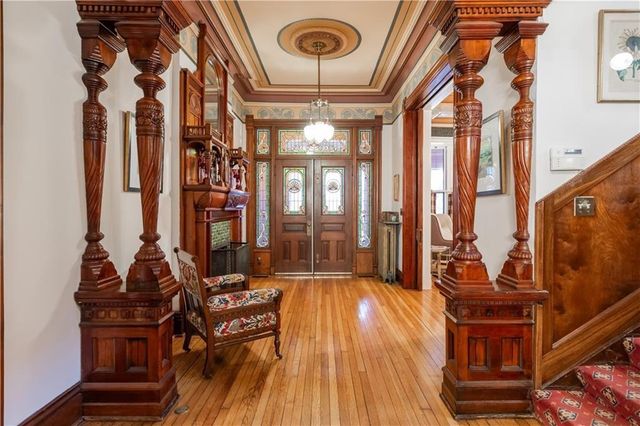 425 Gladstone Boulevard, Kansas City, MO 64124