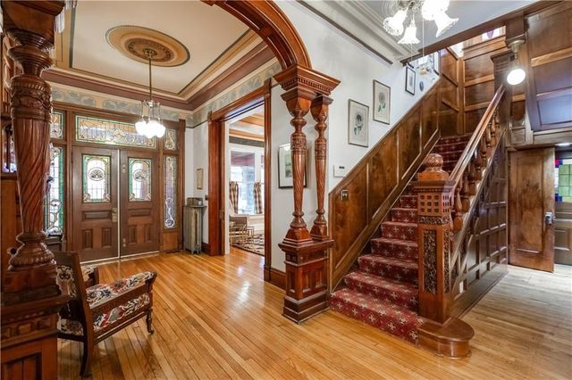 425 Gladstone Boulevard, Kansas City, MO 64124
