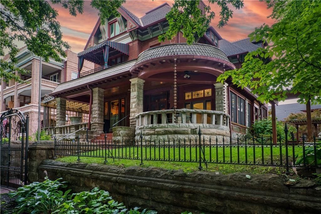 425 Gladstone Boulevard, Kansas City, MO 64124