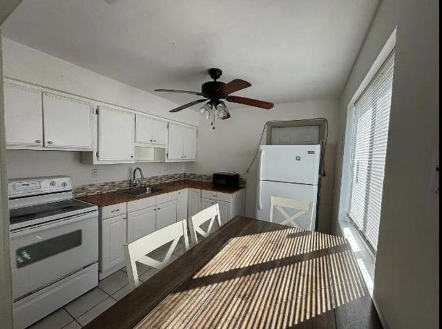 6420 Oak Street, Hollywood, FL 33024