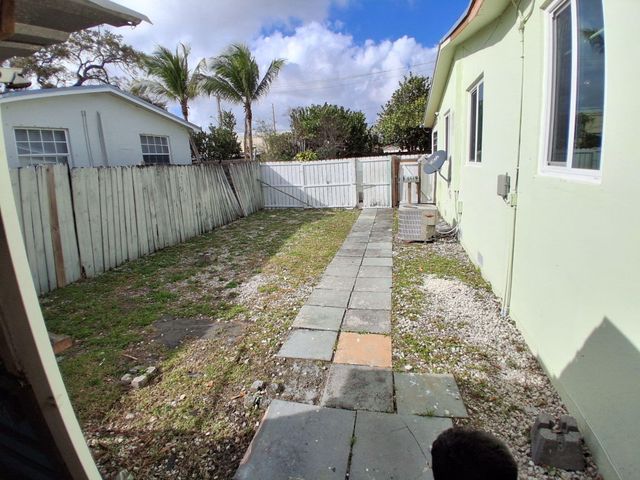 6420 Oak Street, Hollywood, FL 33024