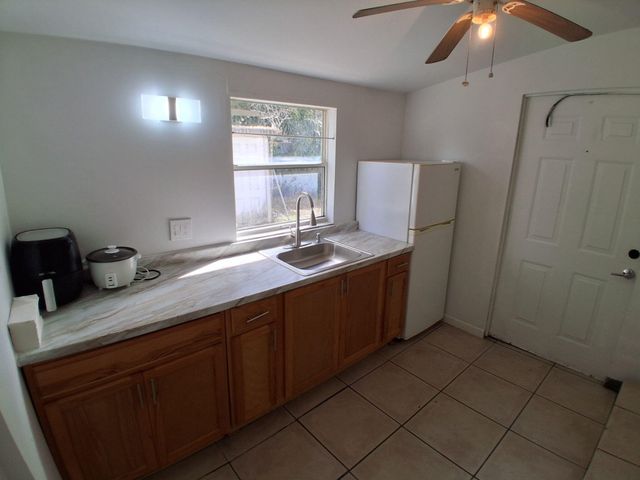 6420 Oak Street, Hollywood, FL 33024