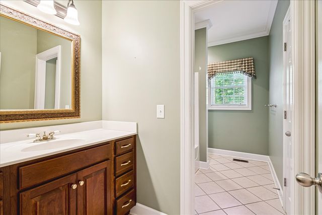 210 Montchanin Dr, Old Hickory, TN 37138