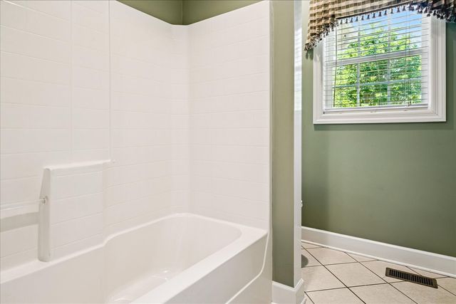 210 Montchanin Dr, Old Hickory, TN 37138