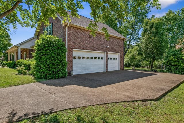 210 Montchanin Dr, Old Hickory, TN 37138