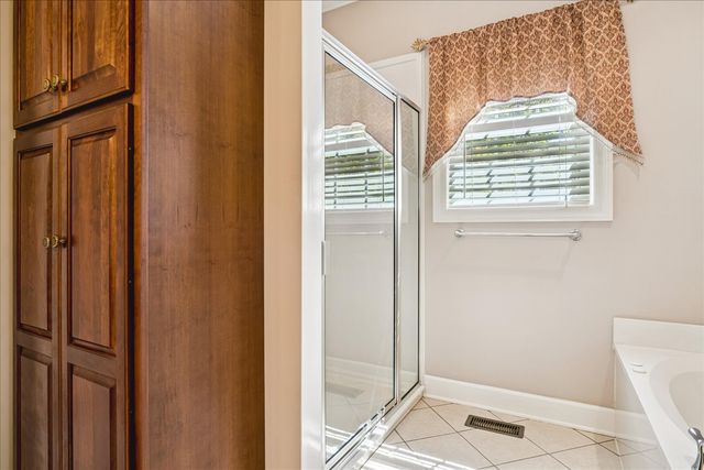 210 Montchanin Dr, Old Hickory, TN 37138