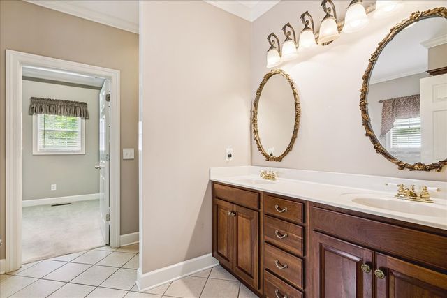 210 Montchanin Dr, Old Hickory, TN 37138