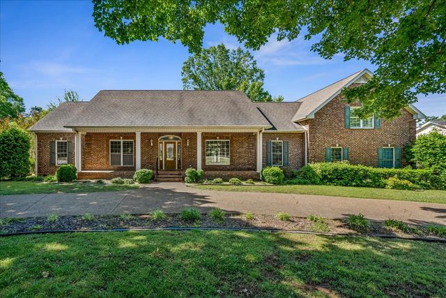 210 Montchanin Dr, Old Hickory, TN 37138