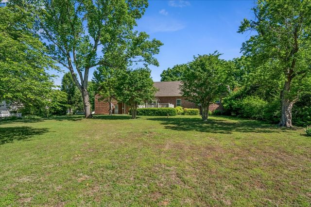 210 Montchanin Dr, Old Hickory, TN 37138