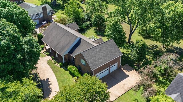 210 Montchanin Dr, Old Hickory, TN 37138