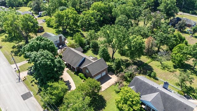 210 Montchanin Dr, Old Hickory, TN 37138