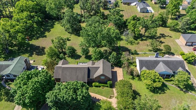 210 Montchanin Dr, Old Hickory, TN 37138