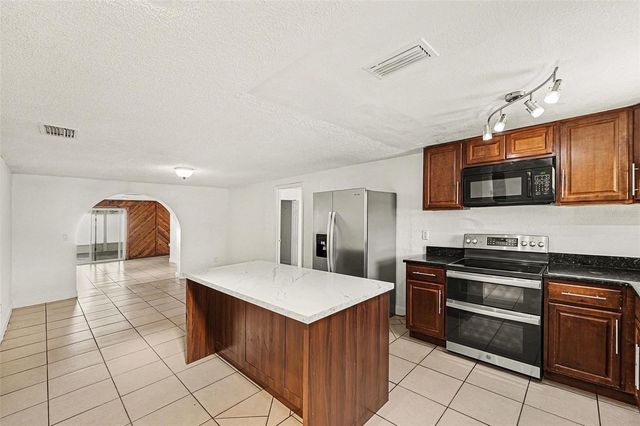 9031 TREE VALLEY CIRCLE, Tampa, FL 33615