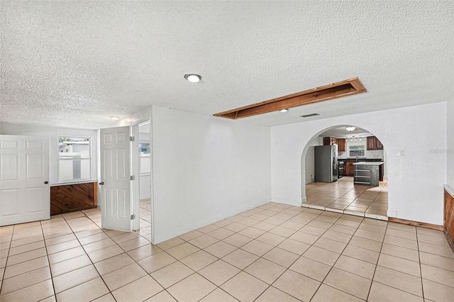 9031 TREE VALLEY CIRCLE, Tampa, FL 33615