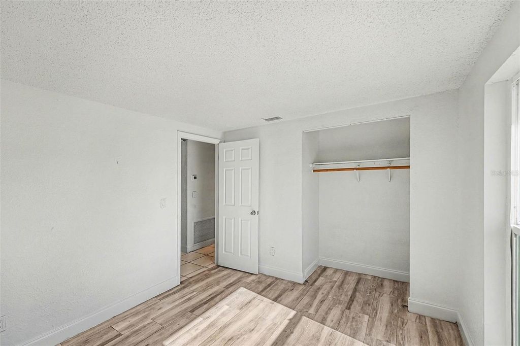 Image 13 of property listing at 9031 TREE VALLEY CIRCLE, Tampa, FL 33615