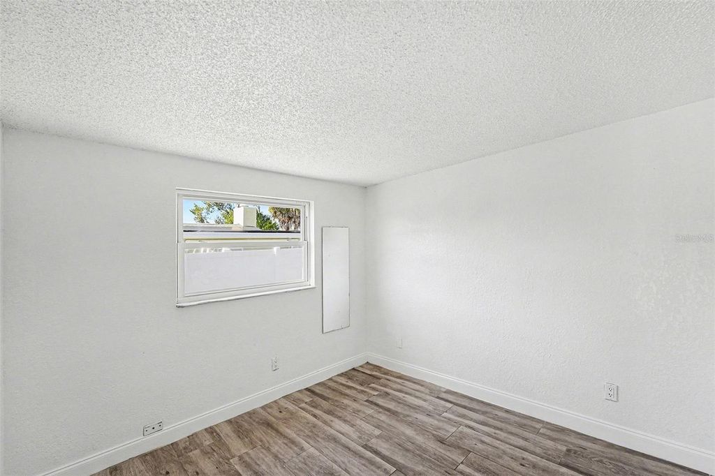 Image 14 of property listing at 9031 TREE VALLEY CIRCLE, Tampa, FL 33615