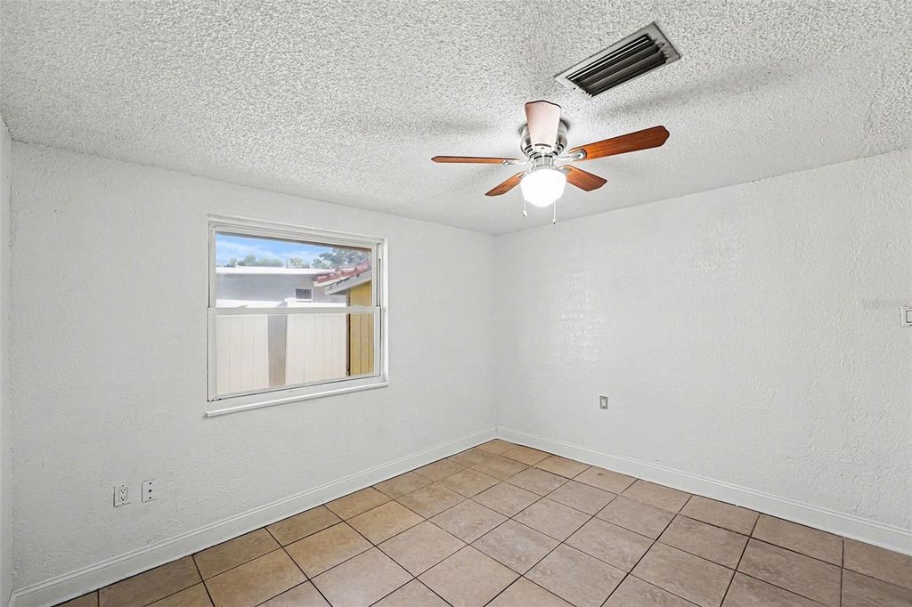 Image 17 of property listing at 9031 TREE VALLEY CIRCLE, Tampa, FL 33615