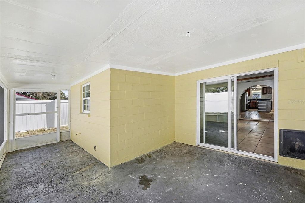 Image 20 of property listing at 9031 TREE VALLEY CIRCLE, Tampa, FL 33615