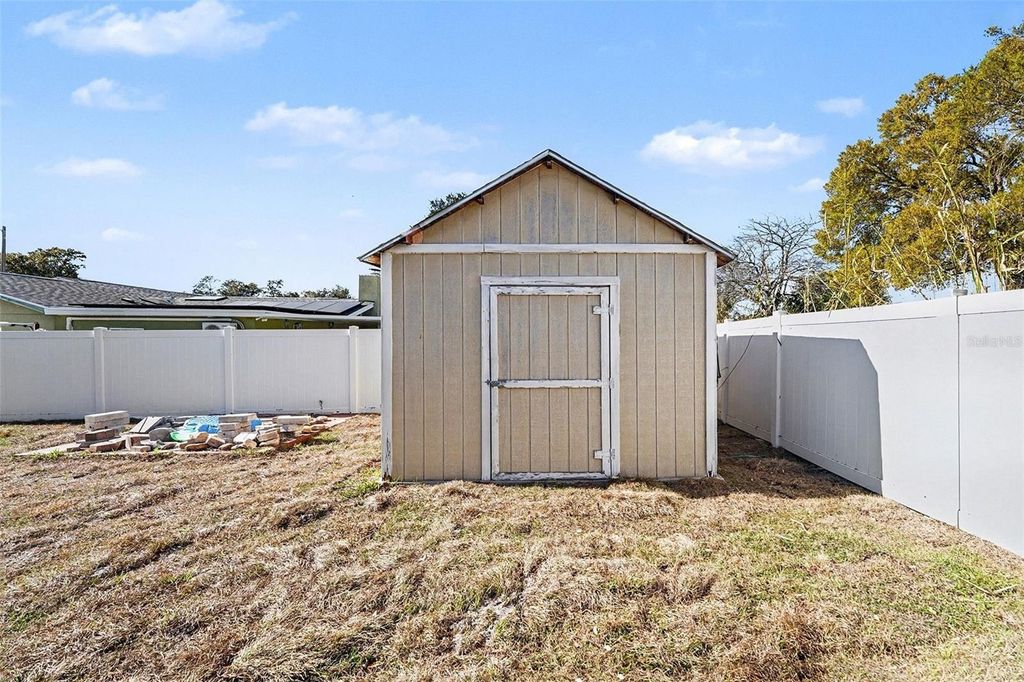 Image 24 of property listing at 9031 TREE VALLEY CIRCLE, Tampa, FL 33615