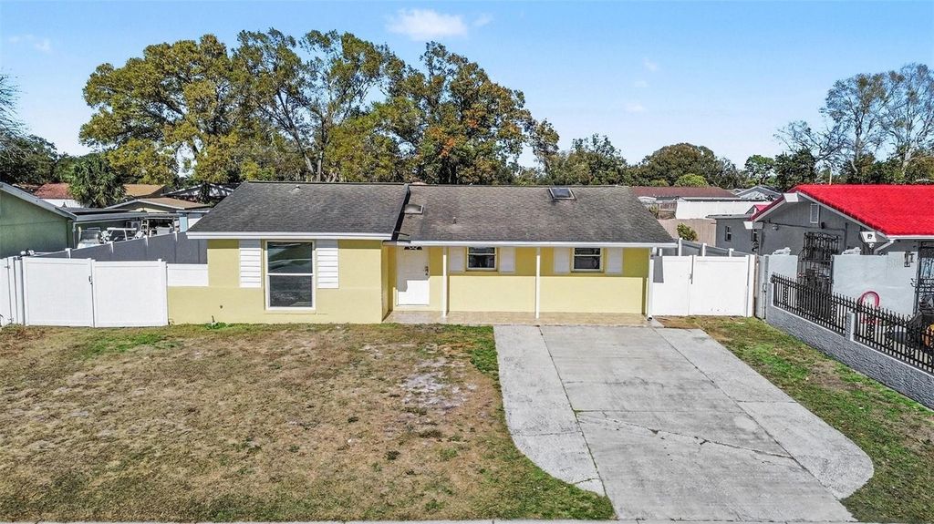 Image 28 of property listing at 9031 TREE VALLEY CIRCLE, Tampa, FL 33615