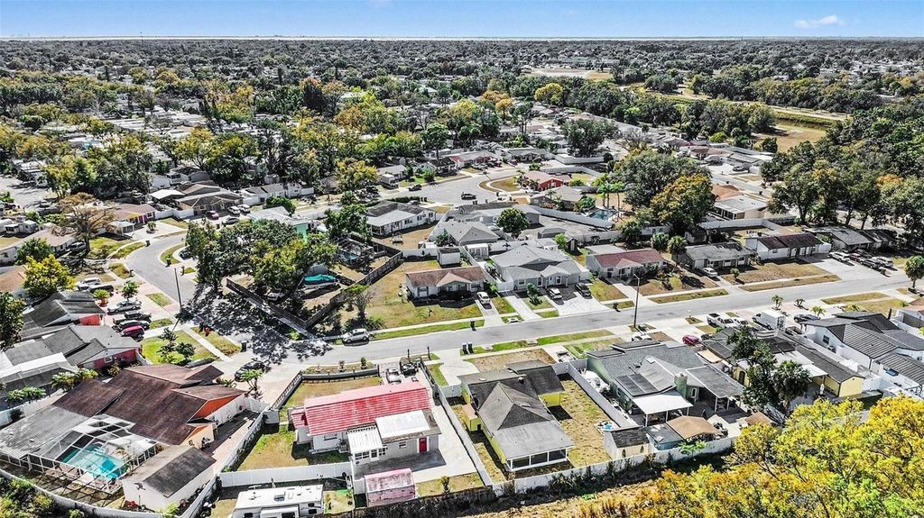 Image 33 of property listing at 9031 TREE VALLEY CIRCLE, Tampa, FL 33615