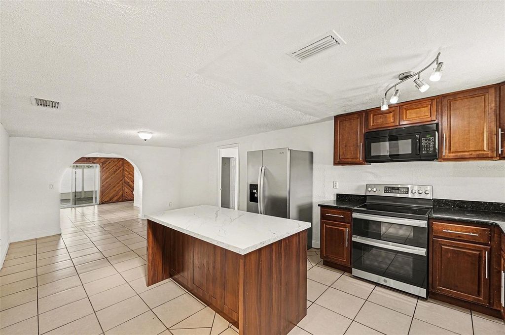 Image 5 of property listing at 9031 TREE VALLEY CIRCLE, Tampa, FL 33615