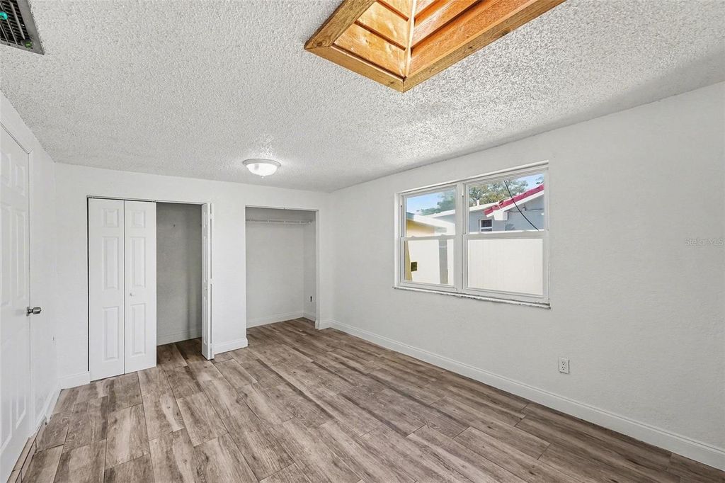 Image 8 of property listing at 9031 TREE VALLEY CIRCLE, Tampa, FL 33615