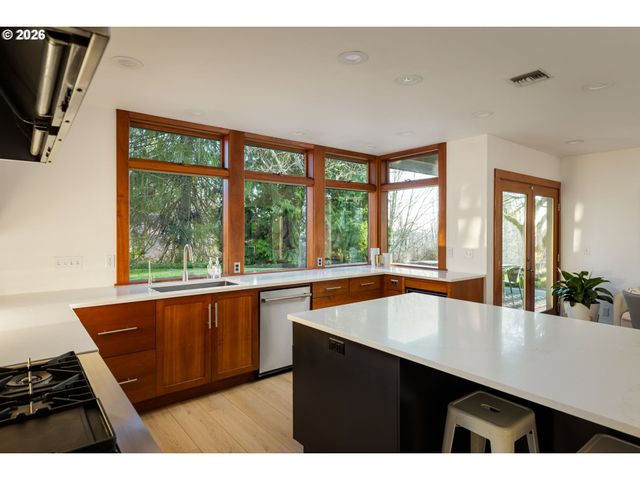 400 Nw MILLER Rd, Portland, OR 97229