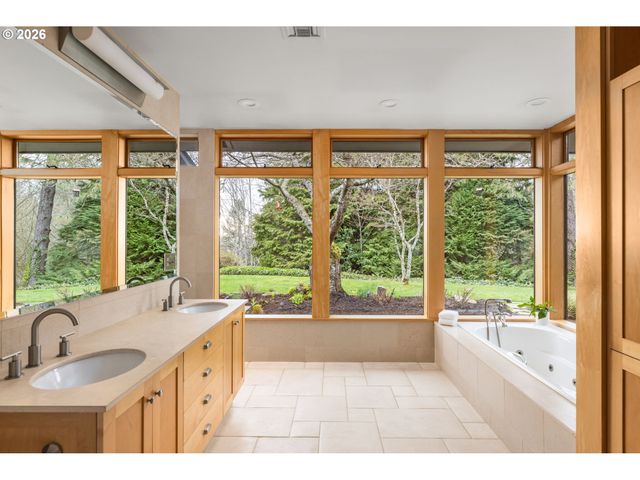 400 Nw MILLER Rd, Portland, OR 97229