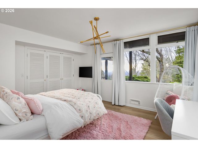 400 Nw MILLER Rd, Portland, OR 97229