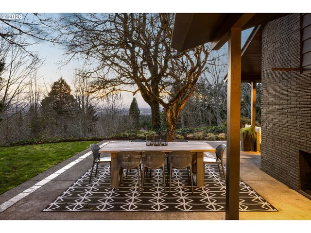 400 Nw MILLER Rd, Portland, OR 97229