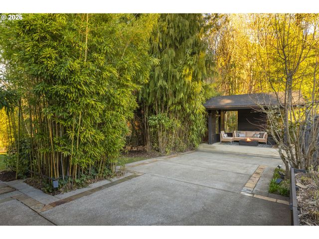 400 Nw MILLER Rd, Portland, OR 97229