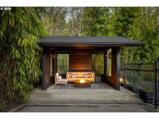 400 Nw MILLER Rd, Portland, OR 97229