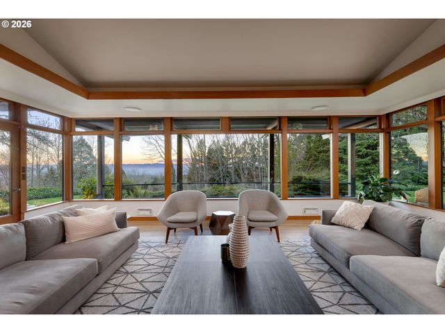 400 Nw MILLER Rd, Portland, OR 97229