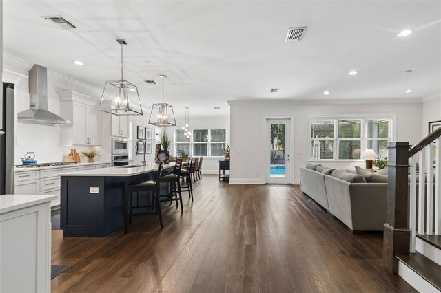 4216 W LEONA STREET, Tampa, FL 33629