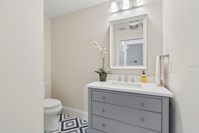 4216 W LEONA STREET, Tampa, FL 33629