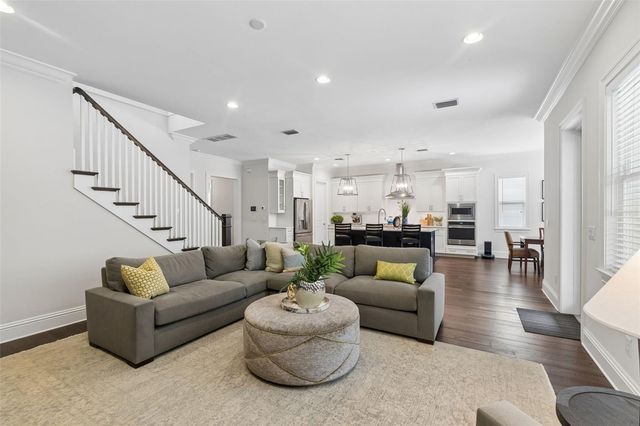 4216 W LEONA STREET, Tampa, FL 33629